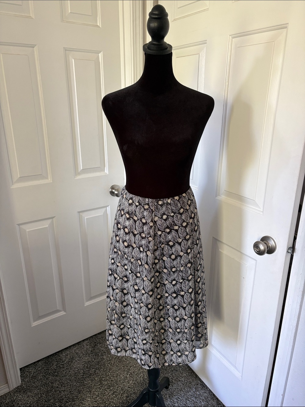 Sigrid Olsen black and white leaf print midi skirt.